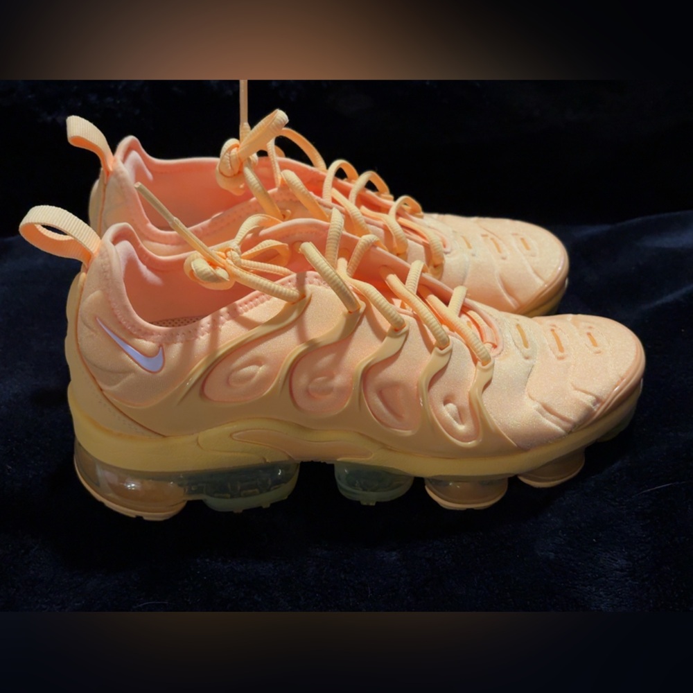 Nike Vapor Max Peach Sneakers